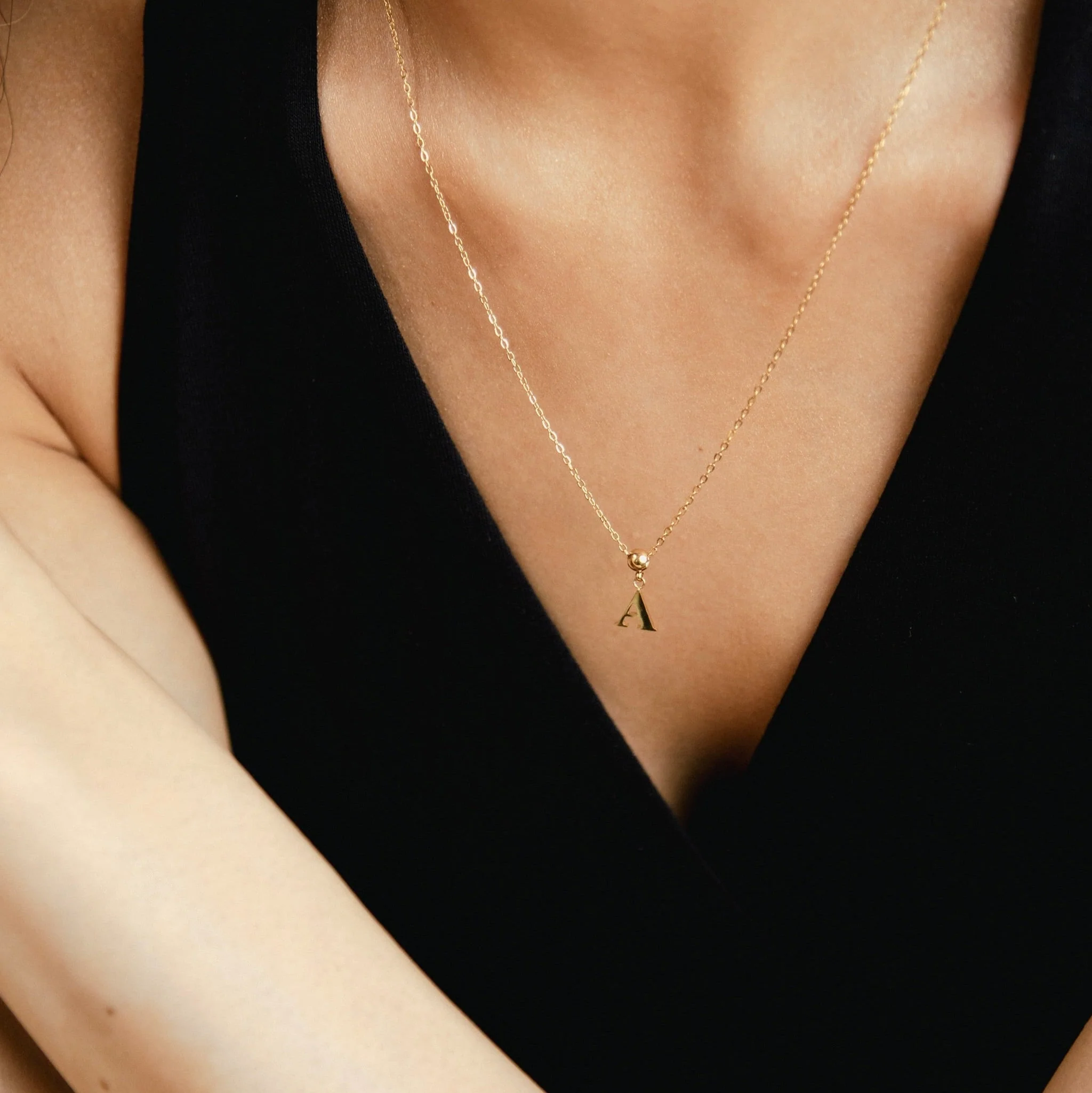 A Classic Initial Charm Gold - Image 2