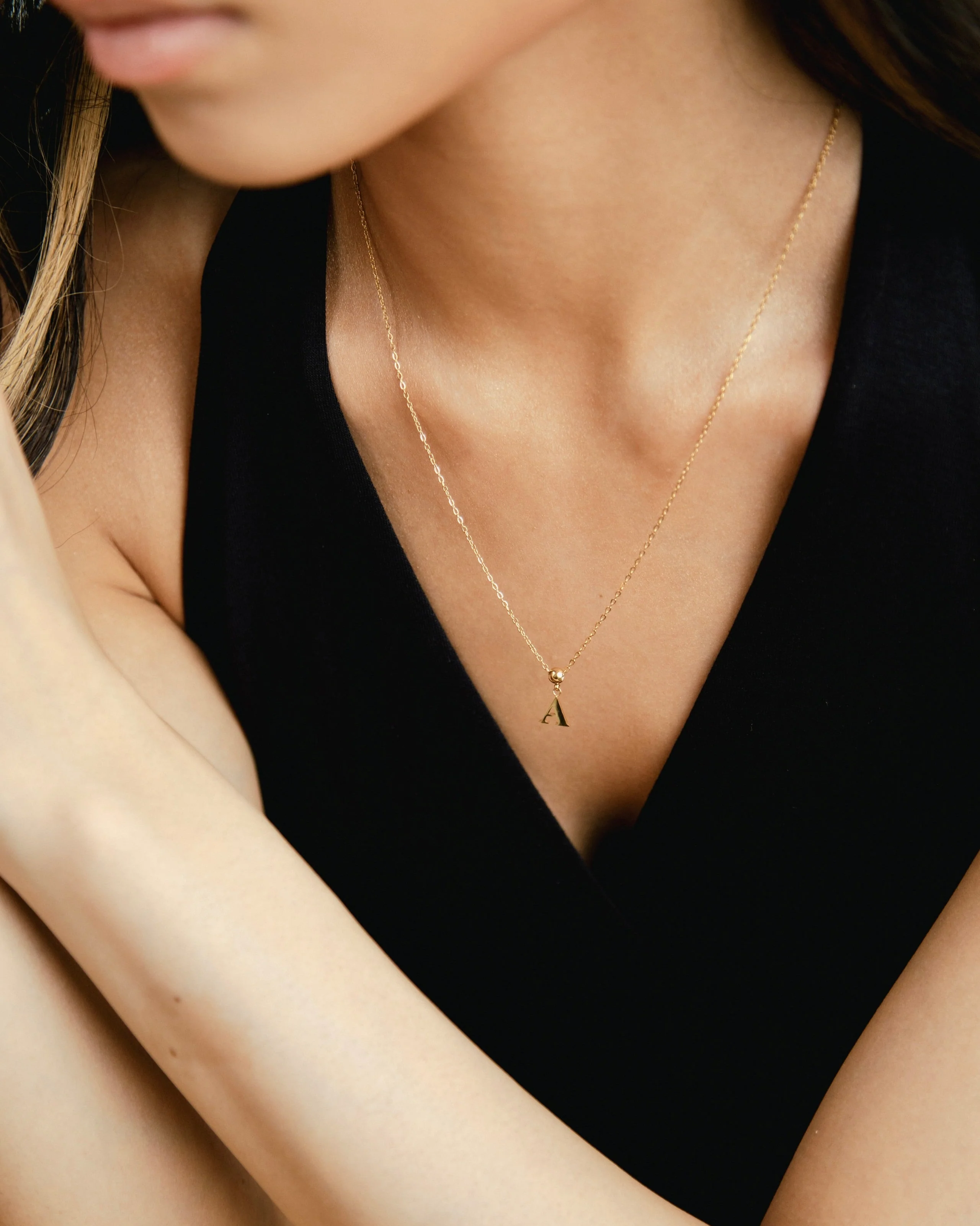 A Classic Initial Charm Gold - Image 4