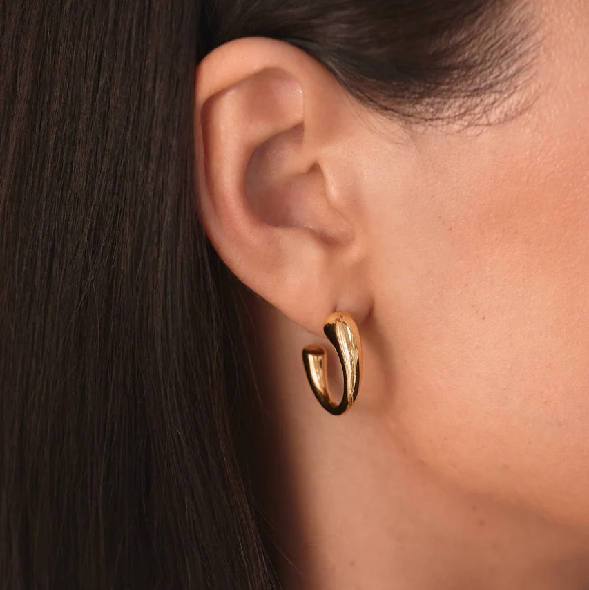 Amore Pendant Necklace & Céleste Earrings in Gold - Image 9