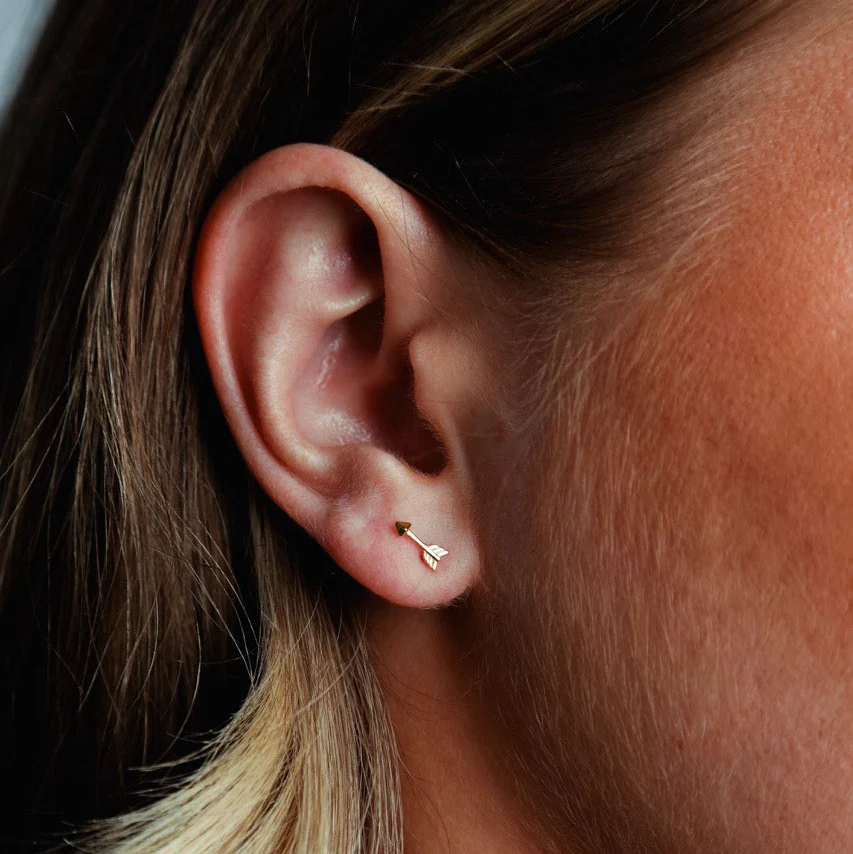 Arrow Stud Earrings Gold - Image 4