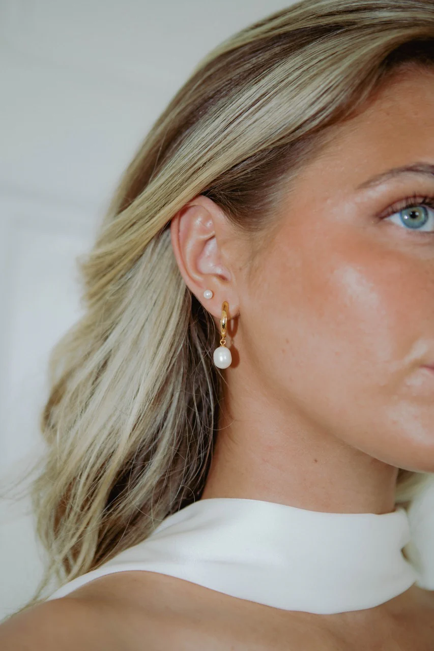 Aura Pearl Hoop Earrings in Silver - Image 3