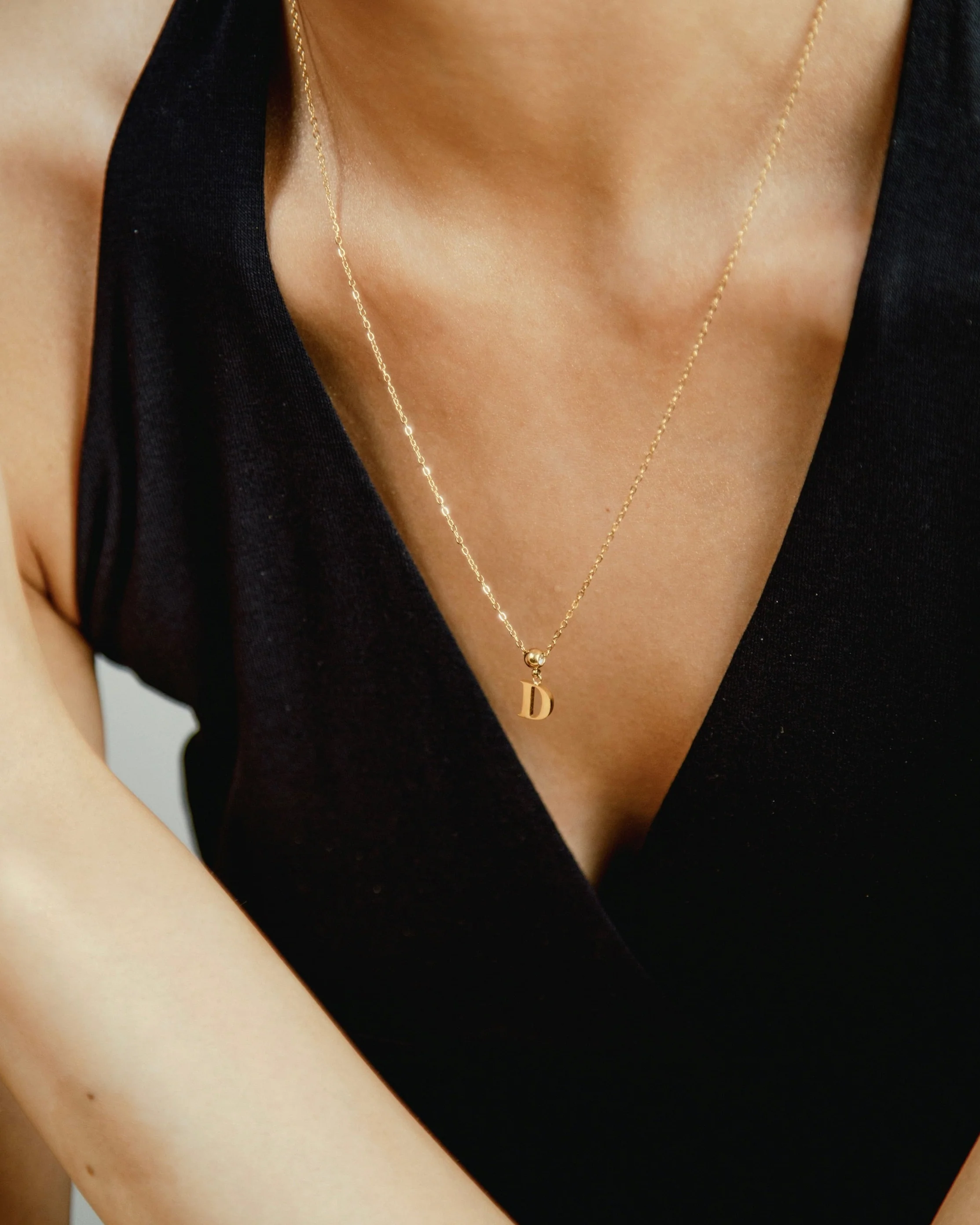 D Classic Initial Charm Gold - Image 2