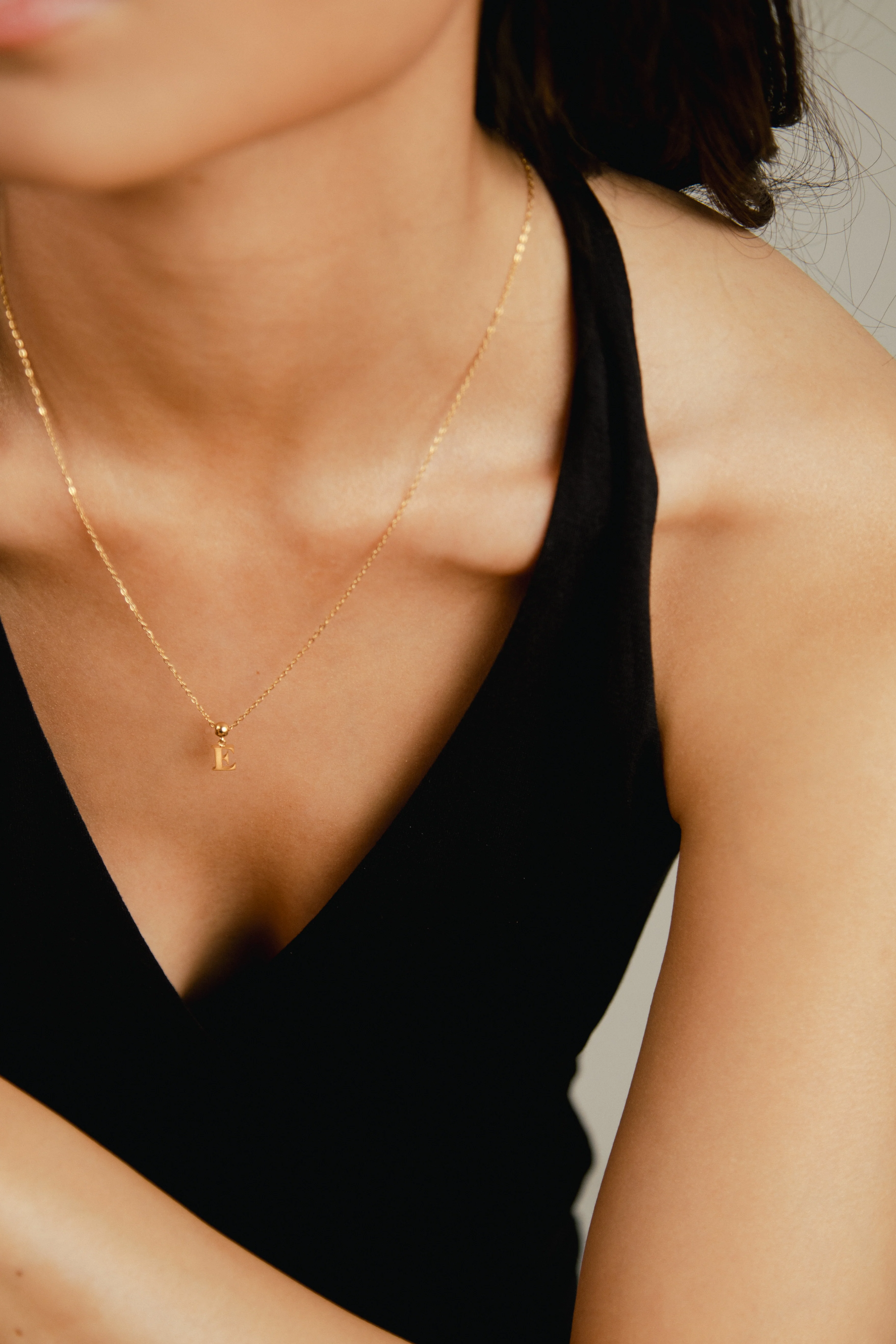 E Classic Initial Charm Gold - Image 4