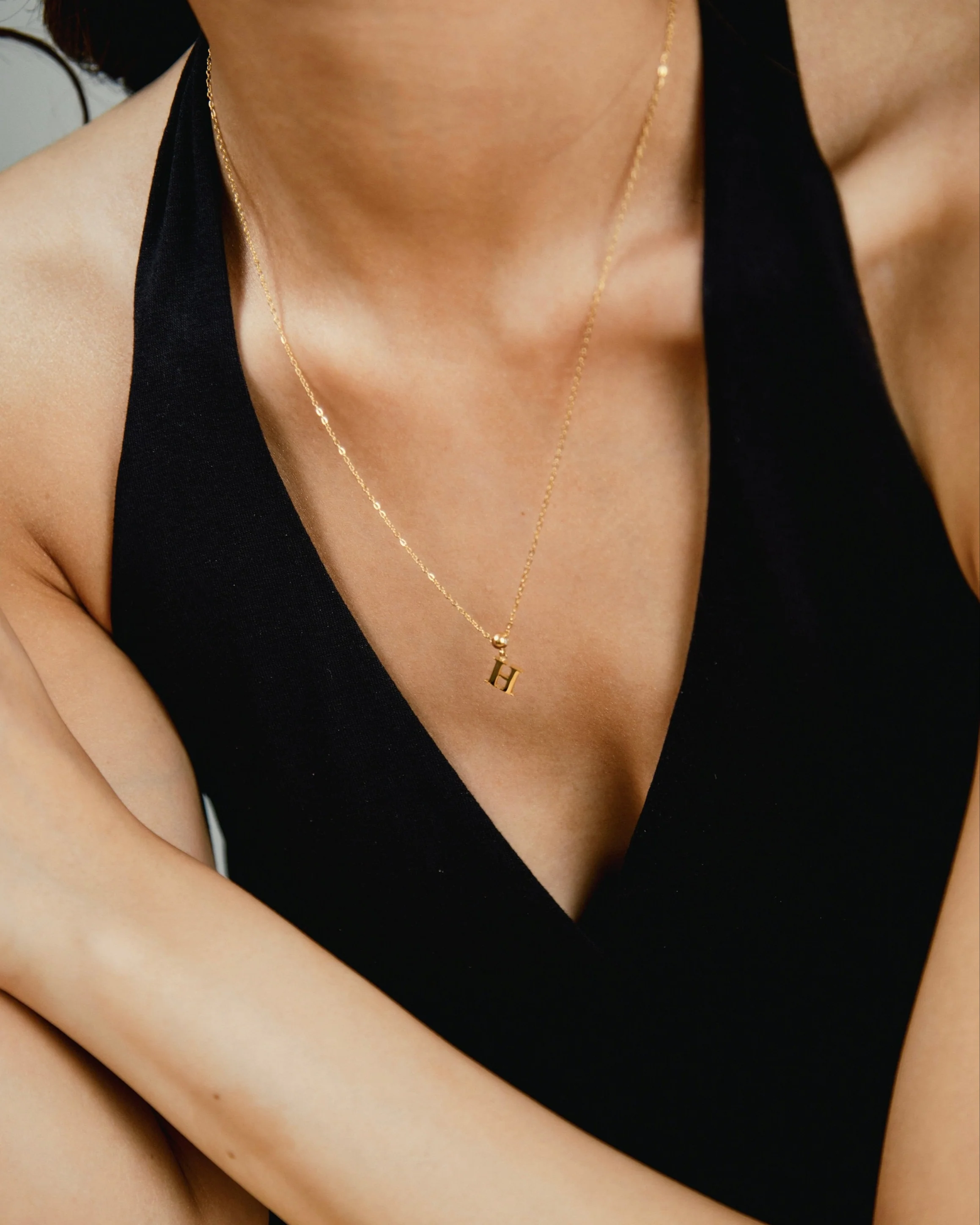 H Classic Initial Charm Gold - Image 4