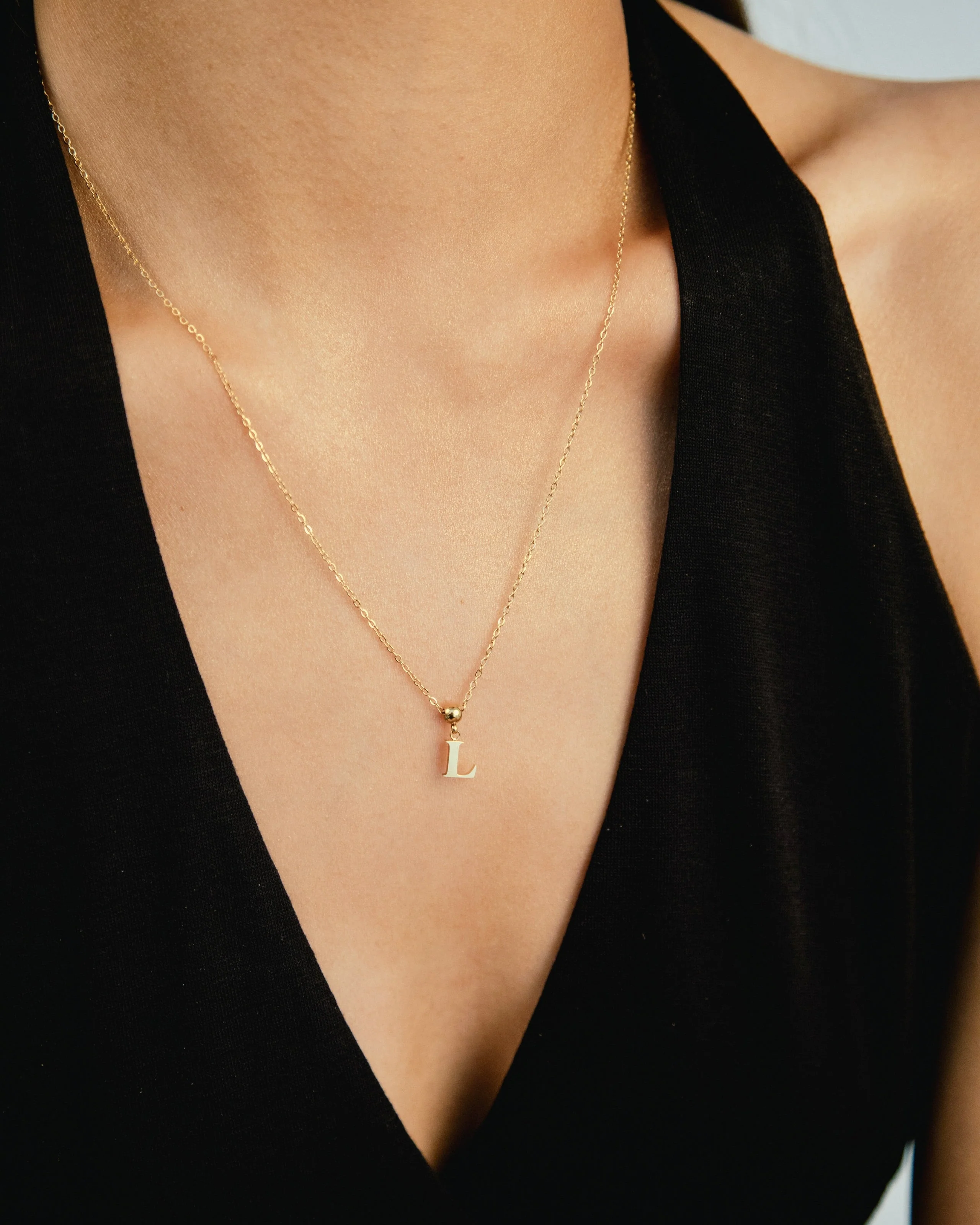 L Classic Initial Charm Gold - Image 2