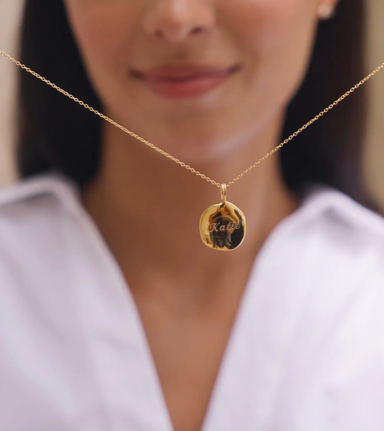 Maya Circle Pendant Necklace in Gold - Image 4