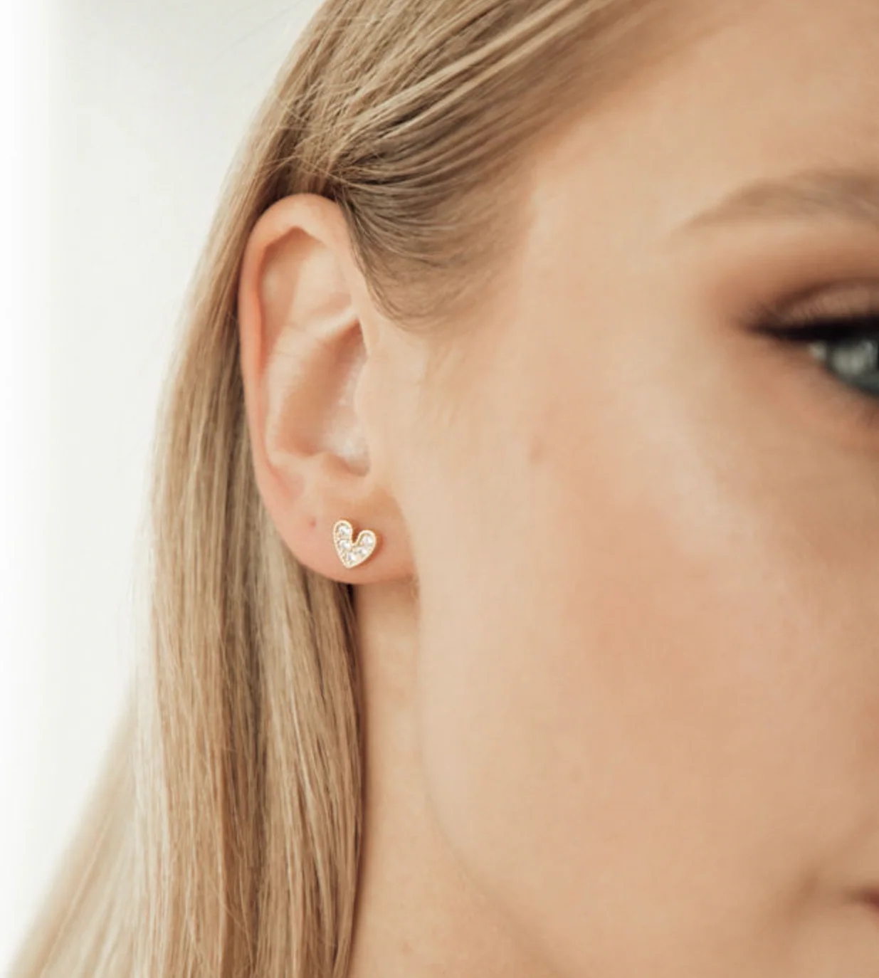 Mi Amor Stud Earring in Silver - Image 7