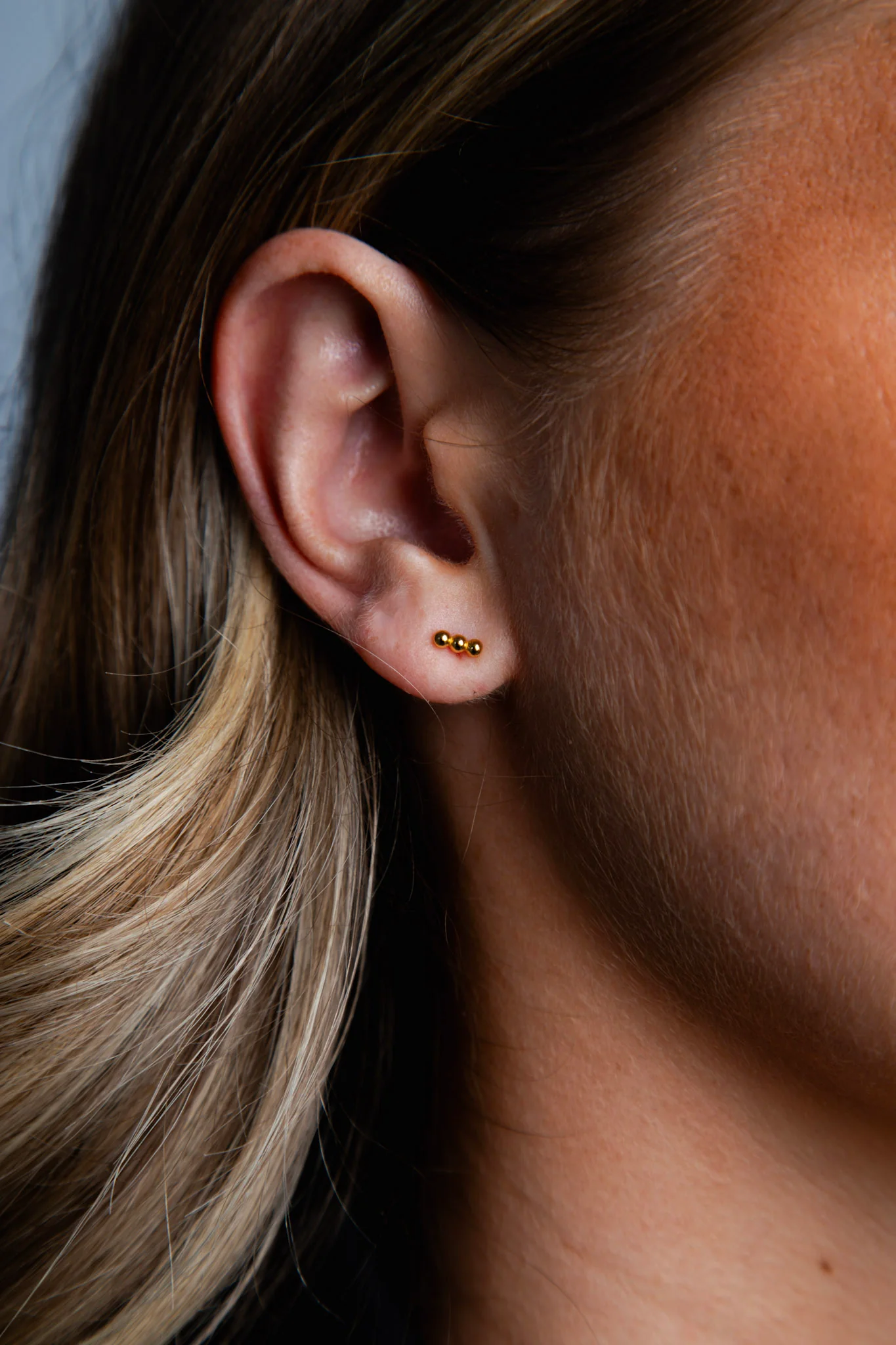 Sphere Bar Stud Earrings Gold - Image 5